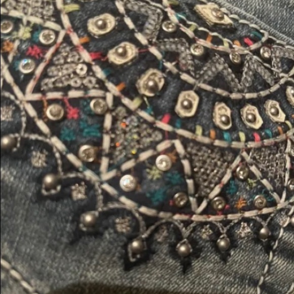 Miss Me Mid Rise Shorts Womens 24 Faded
Denim w/Rhinestones & Studs NWT FAB!! - Picture 11 of 13
